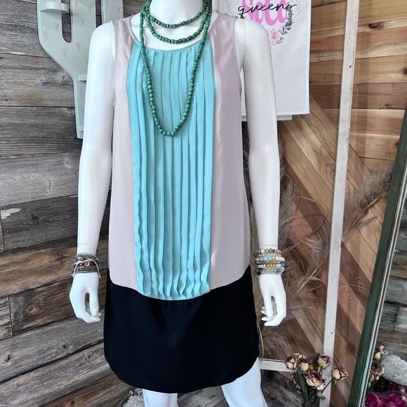 EUC Lush Color Block Pleated Front Shift Dress with Open Back Medium 💗 - Picture 2 of 8